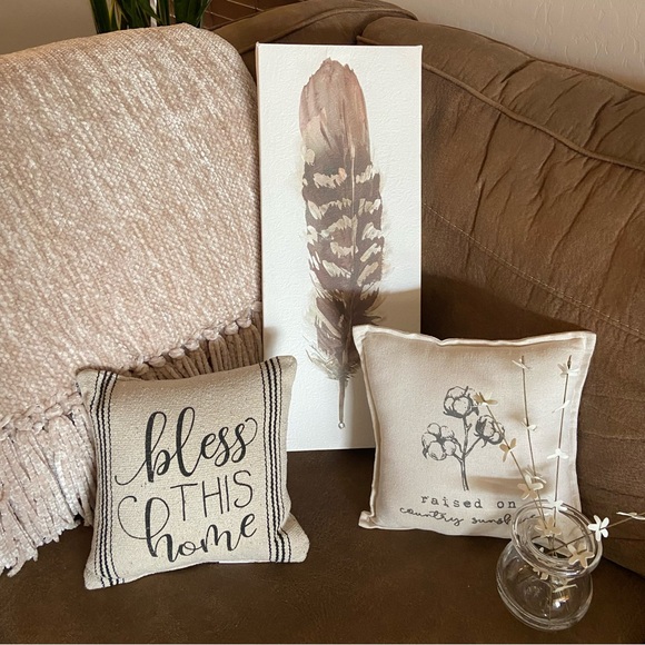 Pillows⭐️NWT ~ Set of 2 Small Cream Boho/Farmhouse - Picture 4 of 7